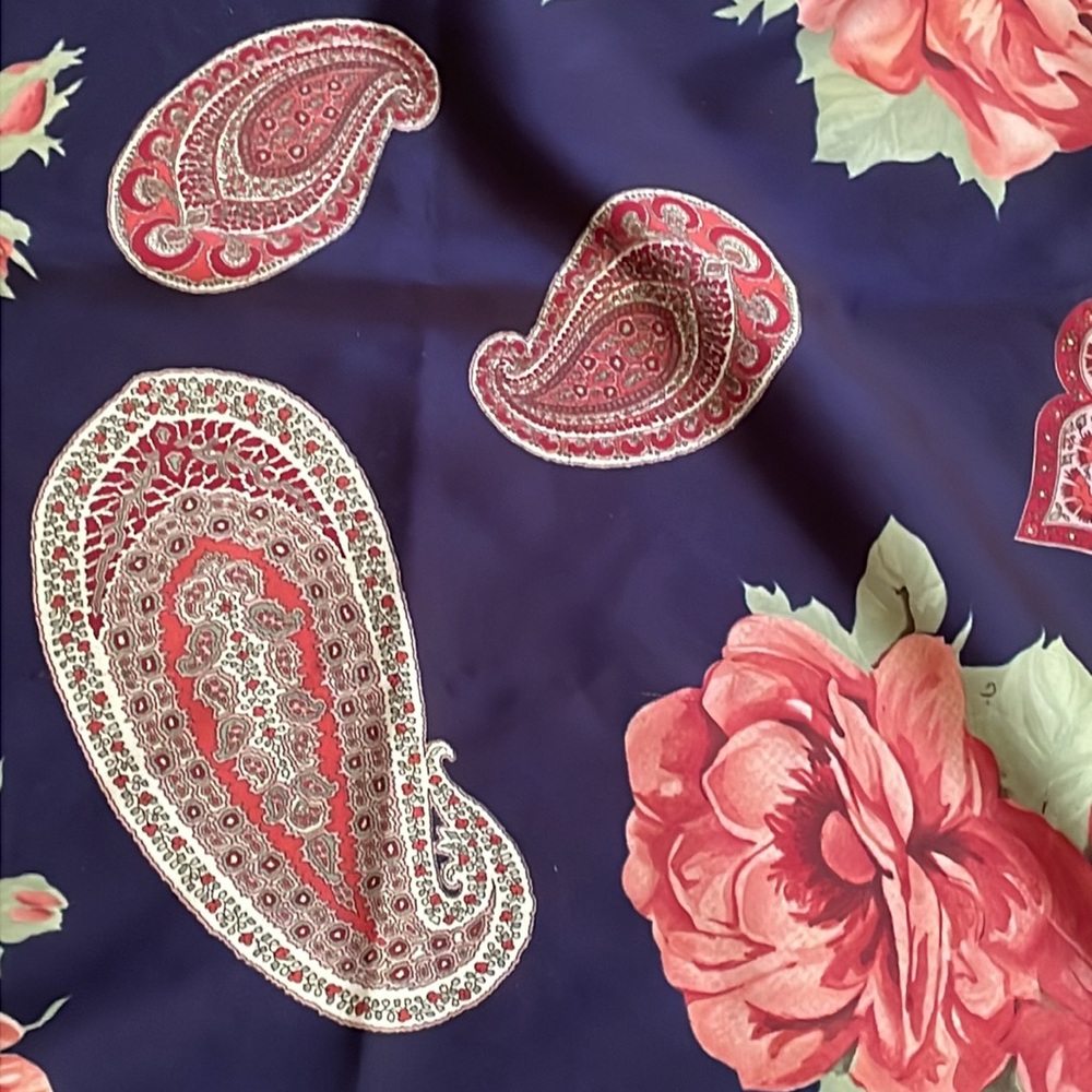 Asian Peony square scarf - Picture 4 of 5